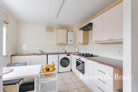 2 bedroom flat to rent - Photo 2