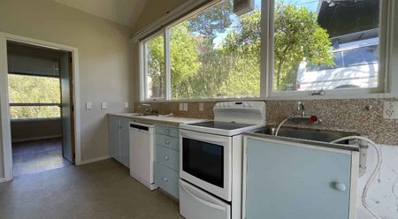 Redcliffs- 4 Bedroom - Photo 2