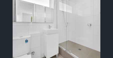 Sun-soaked north-facing 1-bedroom apartment - Photo 4