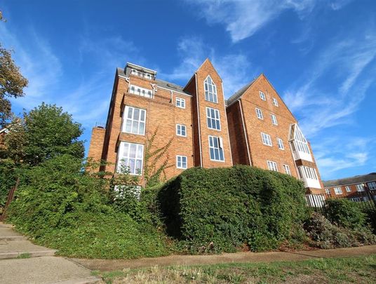 Sovereigns Quay, Bedford - Photo 1