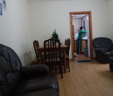 8 Bedroom House on Mackintosh Place Cathays Cardiff - Photo 1