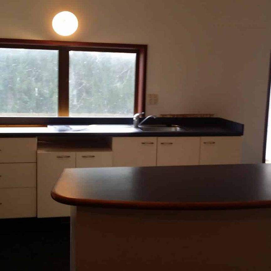 Large one bedroom flat - Photo 1