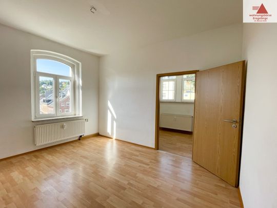 5-Raum-Dachgeschosswohnung mit Loggia und schöner Sicht in Annaberg-Buchholz! - Photo 1