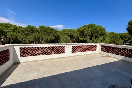 Cap d'Antibes – Maison avec terrasses et vue mer, face aux plages - Photo 3