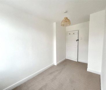 2 bedroom end of terrace house to rent - Photo 5