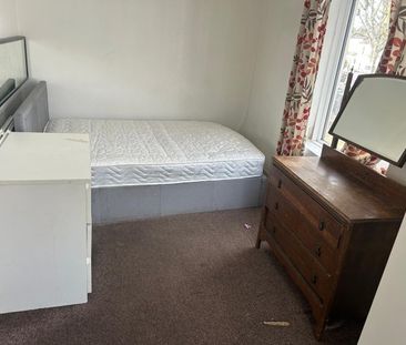 Room in a Shared House, Bickersteth Road, SW17 - Photo 4