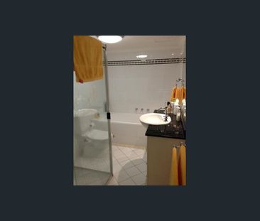 Lovely 1 bedroom, 1 bath, 1 car in the centre of Pyrmont ! BE QUICK! - Photo 4