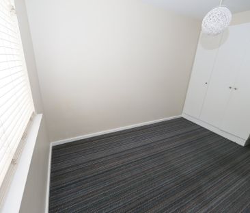 Large and Bright Modern Apartment in Kew - Photo 3
