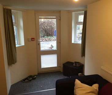 Room in a Shared House, Whalley Range, M16 - Photo 1