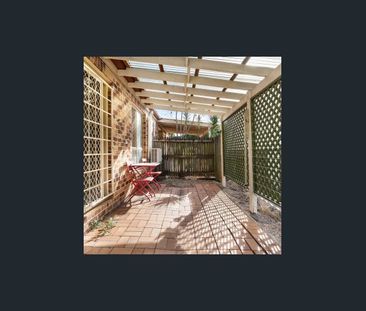 Stylish 2 Bedroom Townhouse - Photo 6