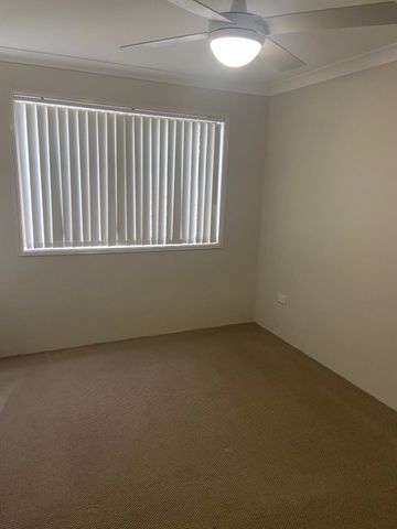 Bedroom with individual study room and bathroom - Photo 4