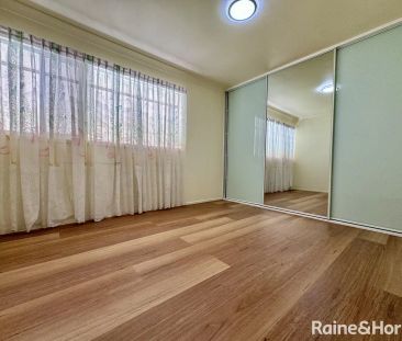 “Your Perfect Family Home Awaits” - Photo 4