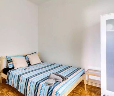 Room for rent in 10-bedroom apartment in L'Esquerra de l'Eixample - Females only - Foto 2
