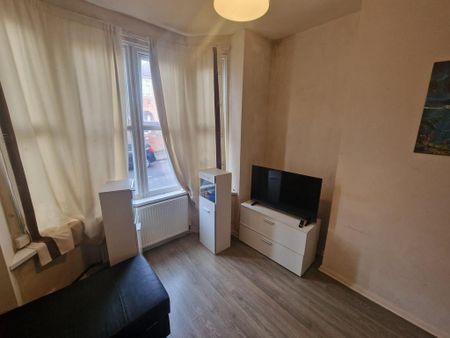 1 bedroom flat to rent - Photo 3