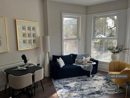 2 bedroom flat to rent - Photo 2