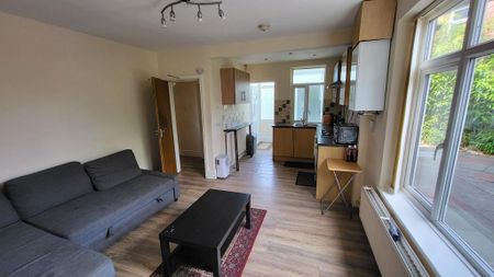 4 bedroom terraced house to rent - Photo 2