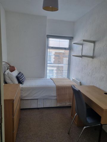 House - Terraced For Rent Meadow Street, Pontypridd - Photo 4