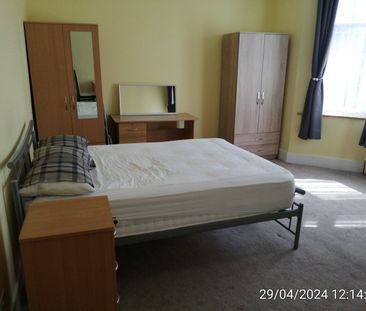 Room in a Shared House, Thorold Road, IG1 - Photo 3