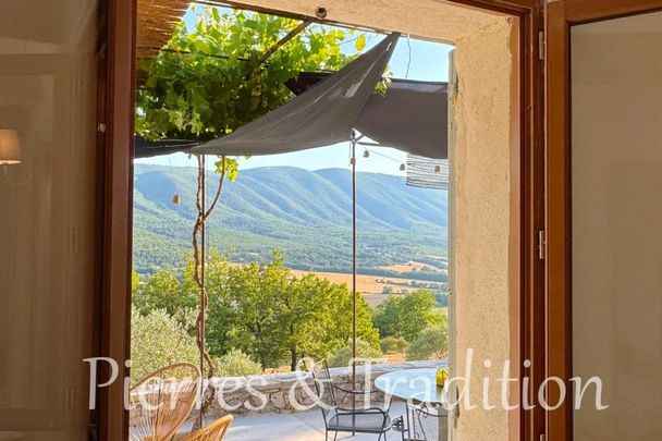 Luberon, bastidon entièrement rénové avec vue panoramique et piscine - Photo 1