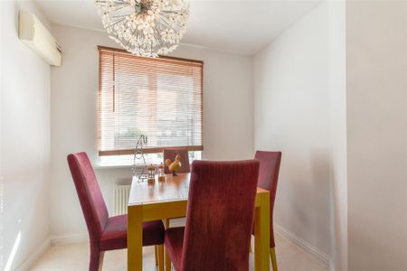 3 bedroom end of terrace house to rent - Photo 2