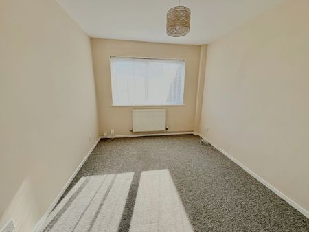 Resolution House, The Anchorage, Gosport, Hampshire, PO12 - Photo 3
