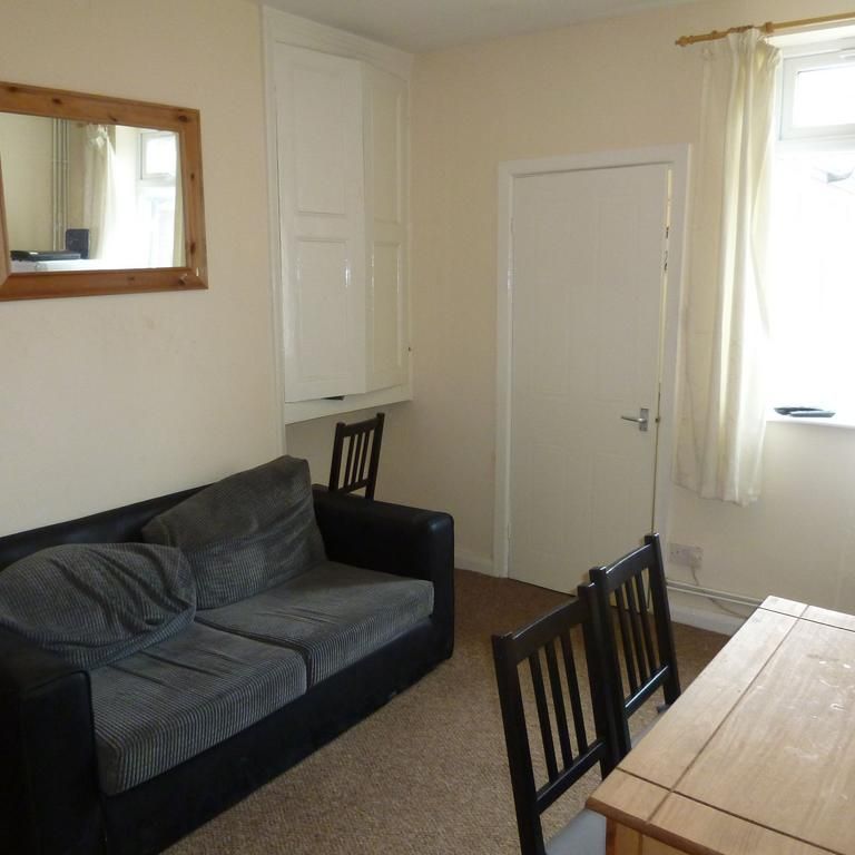 1 bedroom in a house share to rent - Photo 1
