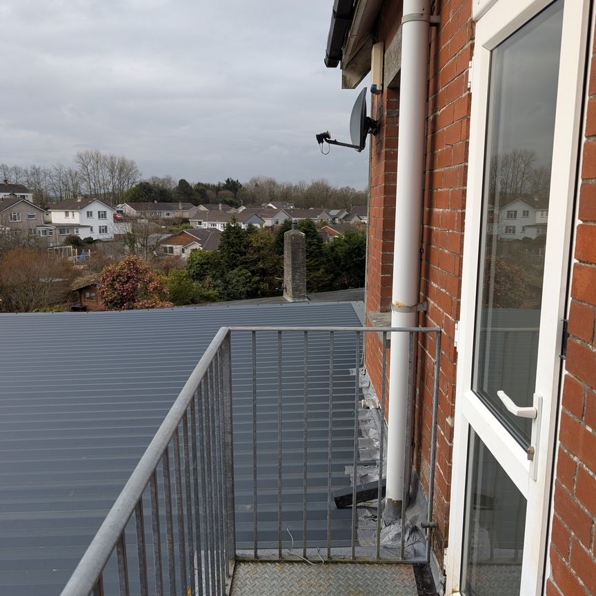 Top Floor 2 Bed Self Contained Flat To Let in Launceston - Photo 1