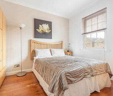 2 bedroom in London - Photo 1