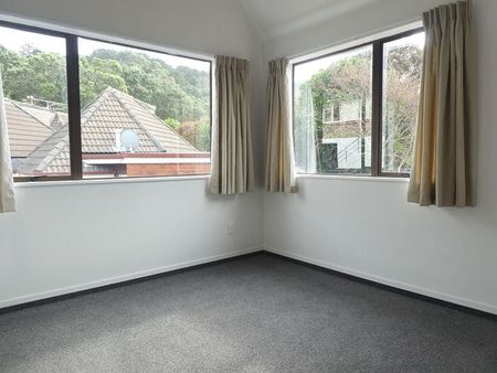 Sunny and Tidy 2 Bedroom Townhouse - Photo 5