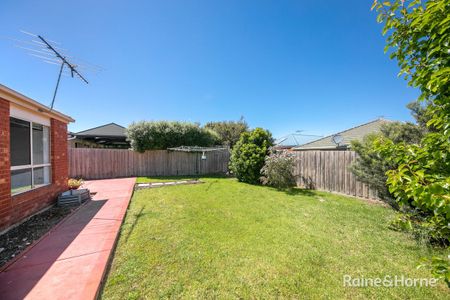 Fantastic Home In The Ashfield Estate! - Photo 5