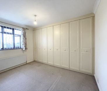 Thorntons Farm Avenue RM7 0TU, Romford - Photo 3