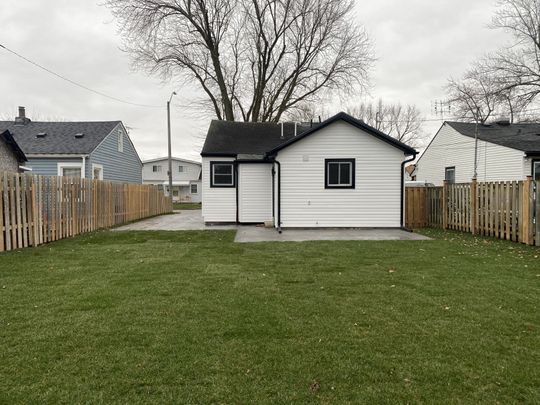 For Lease - 6159 Cadham Street, Niagara Falls, Ontario - Photo 1