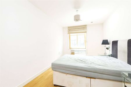 One bedroom, modern apartment close to Highbury & Islington Station. - Photo 5
