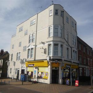 3 bedroom flat to rent - Photo 3