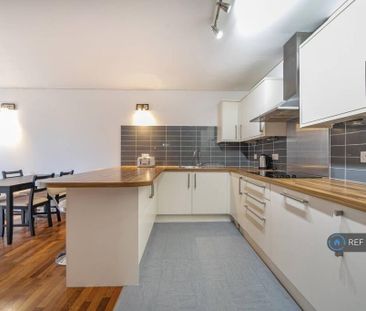 1 bedroom in a flat share to rent - Photo 4