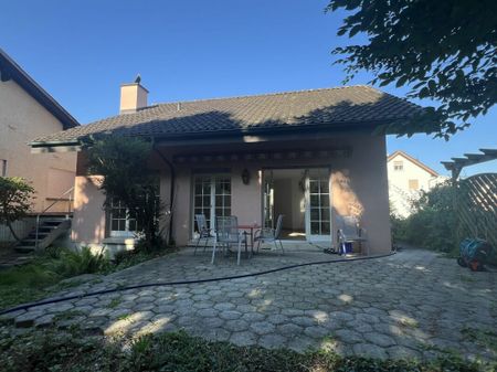 Maison individuelle de 5,5 pièces avec charme, grand jardin et emplacement de choix à Derendingen ! - Photo 2