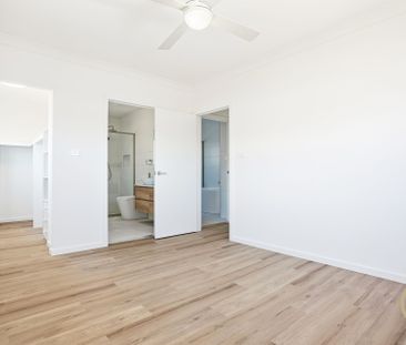 Newly Built Modern Home Offering Space, Comfort & Style - Photo 3