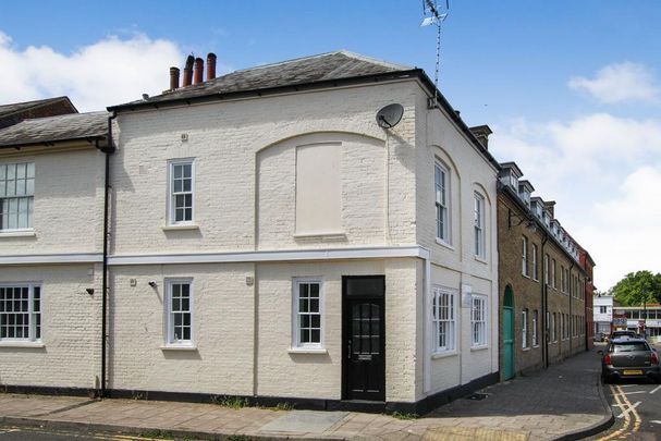 2 bedroom terraced house to rent - Photo 1