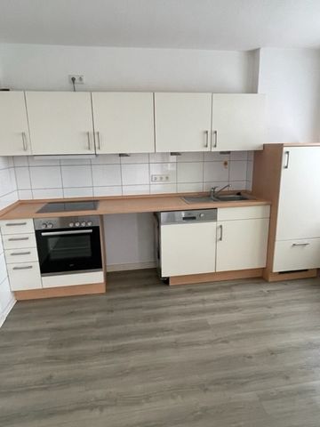 Schöne 3 Zimmer-Wohnung mit Einbauküche und Balkon in Citynähe! - Foto 3