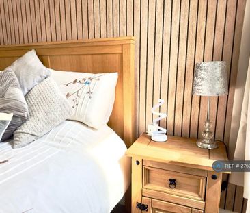 1 bedroom in a house share to rent - Photo 3