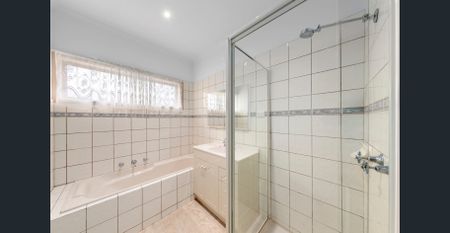 Space and Comfort! - Photo 3