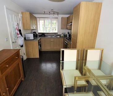 3 bedroom semi-detached house to rent - Photo 5