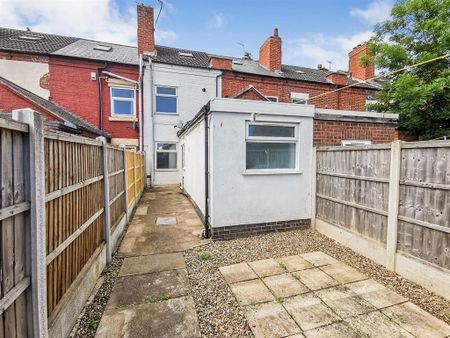 3 bedroom terraced house to rent - Photo 3