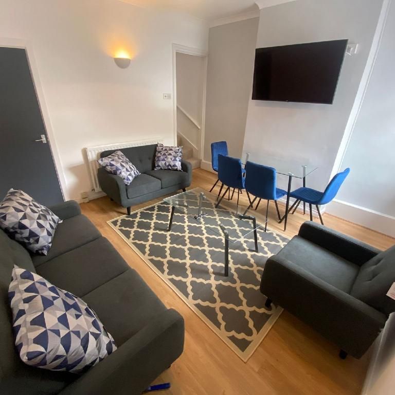 4 bedroom house to rent - Photo 1