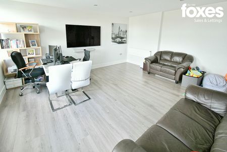 2 bed flat to rent in Victoria House, Princes Road, Ferndown, Dorset, BH22 9FP - Photo 3