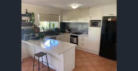 Scarborough Villa with Large Yard. - Photo 3