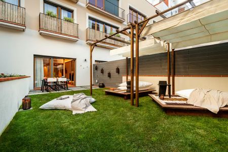 Carrer de Josep Torres, Barcelona, Catalonia 08012 - Photo 3