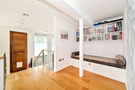 Experience a one-of-a-kind short-term rental in this stunning 4-bedroom home  a former pub transformed into a characterful and spacious residence. Brimming with period charm. - Photo 2