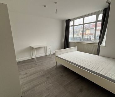 Room in a Shared House, Filton Avenue, BS34 - Photo 2