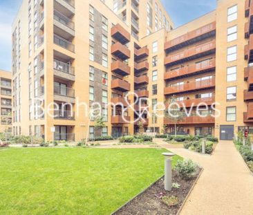 East Acton Lane, Acton, W3 - Photo 1